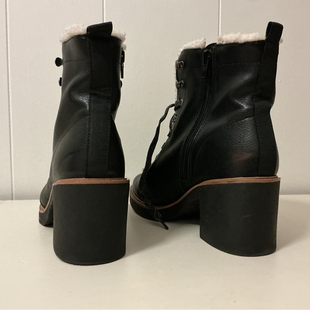 NWOT Lifestrides Rhodes Cozy Lace Up Ankle Boots
